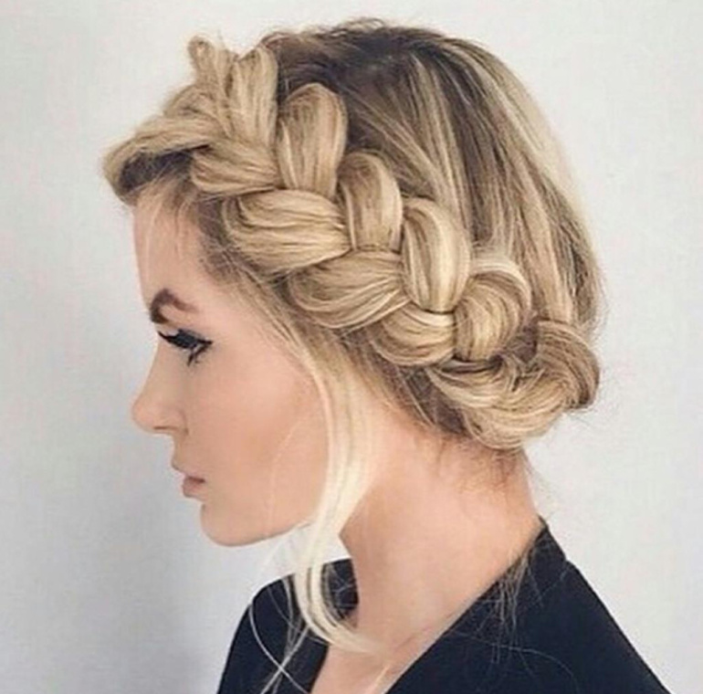 Идеи причесок с косичками для средних волос