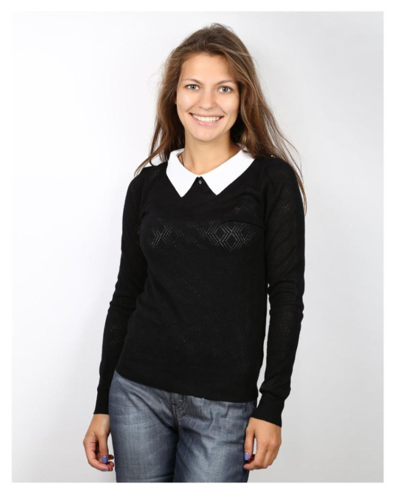 Как стильно носить черный джемпер с белым воротником