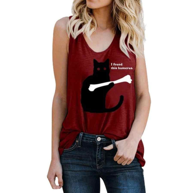 Как стильно сочетать жилеты с футболками