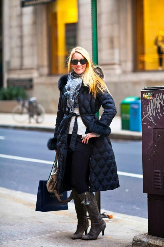 Как выбрать идеальную сумку к черному пуховику?