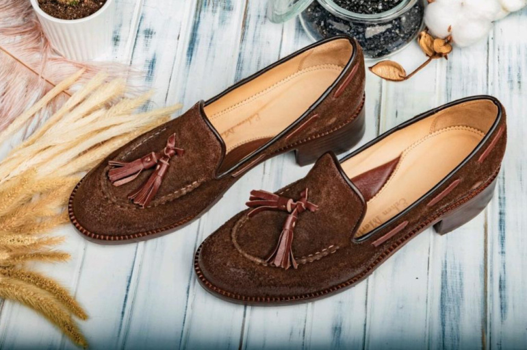 Лоферы в ярких цветах: стильный акцент вашего гардероба