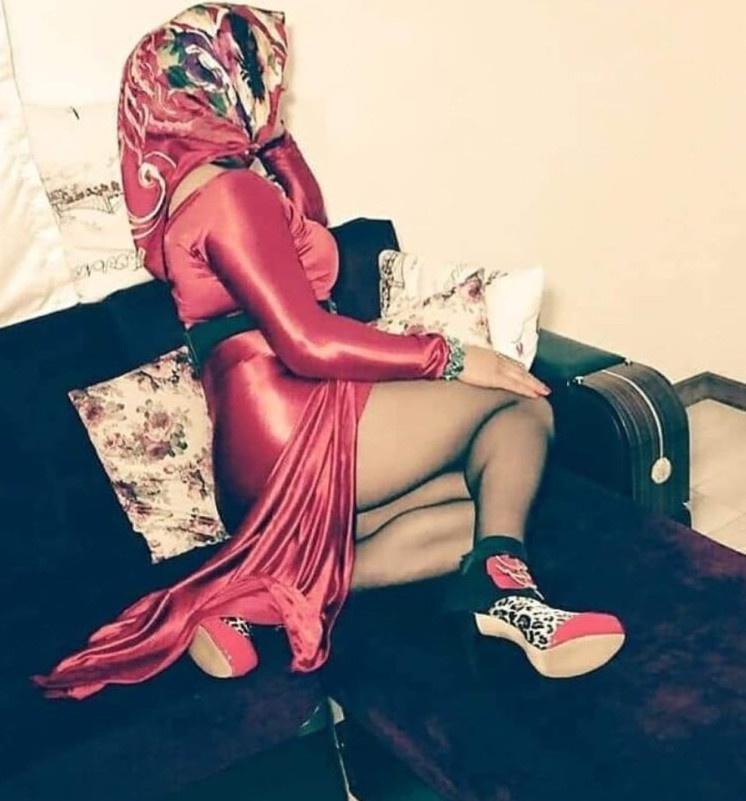 Модные образы: девушки в колготках и хиджабе