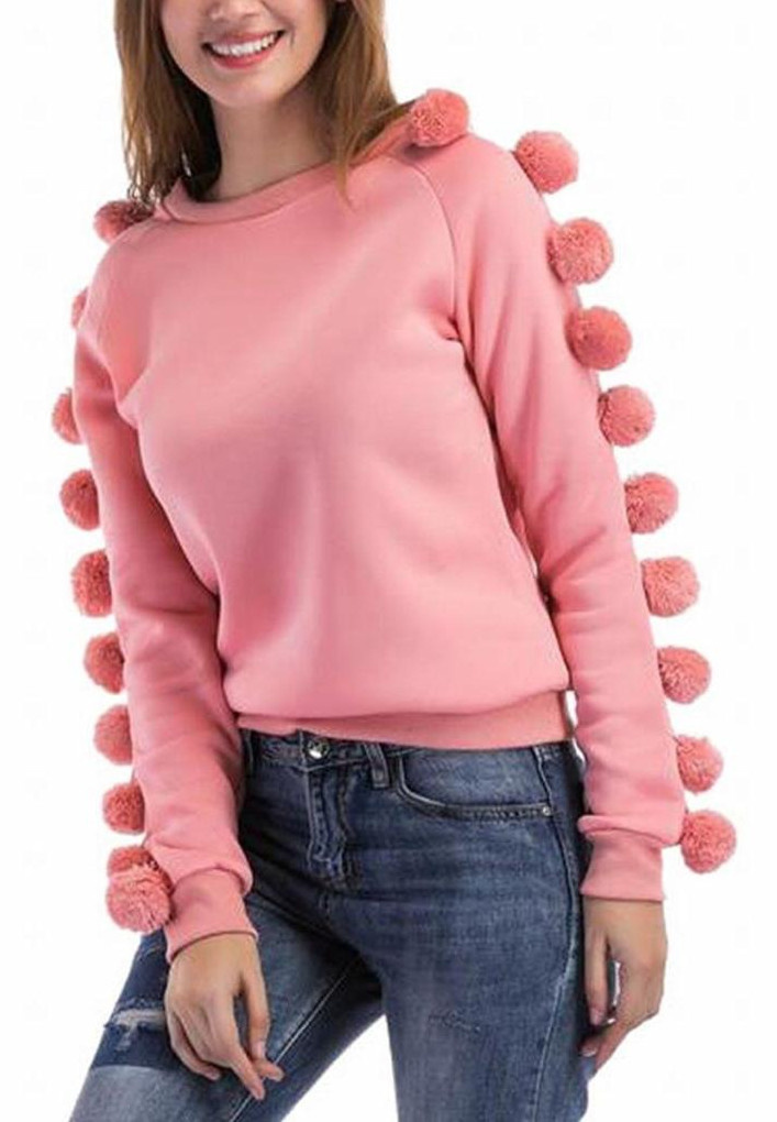 Модный джемпер с помпонами