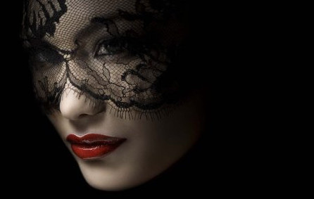 Образ девушки в вуали: загадочность и элегантность