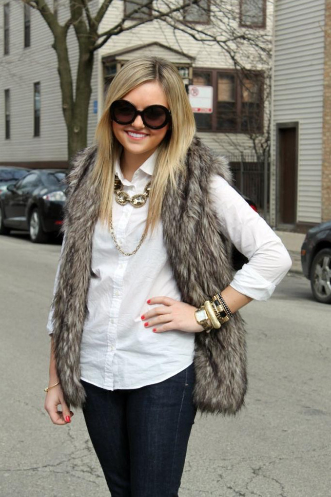 Особенности стиля с меховой жилеткой