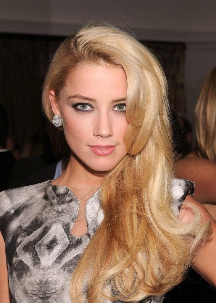 Причёска Волосы набок