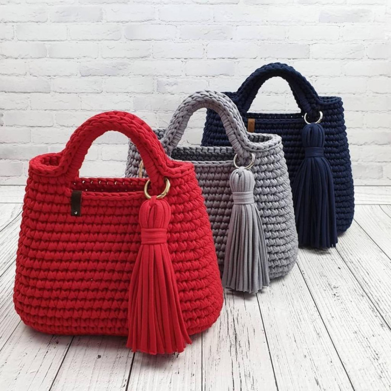 Сумки, связанные из трикотажной пряжи