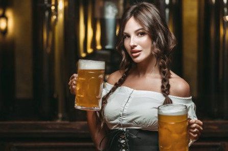 Женщины на пивном фестивале: красота и атмосфера