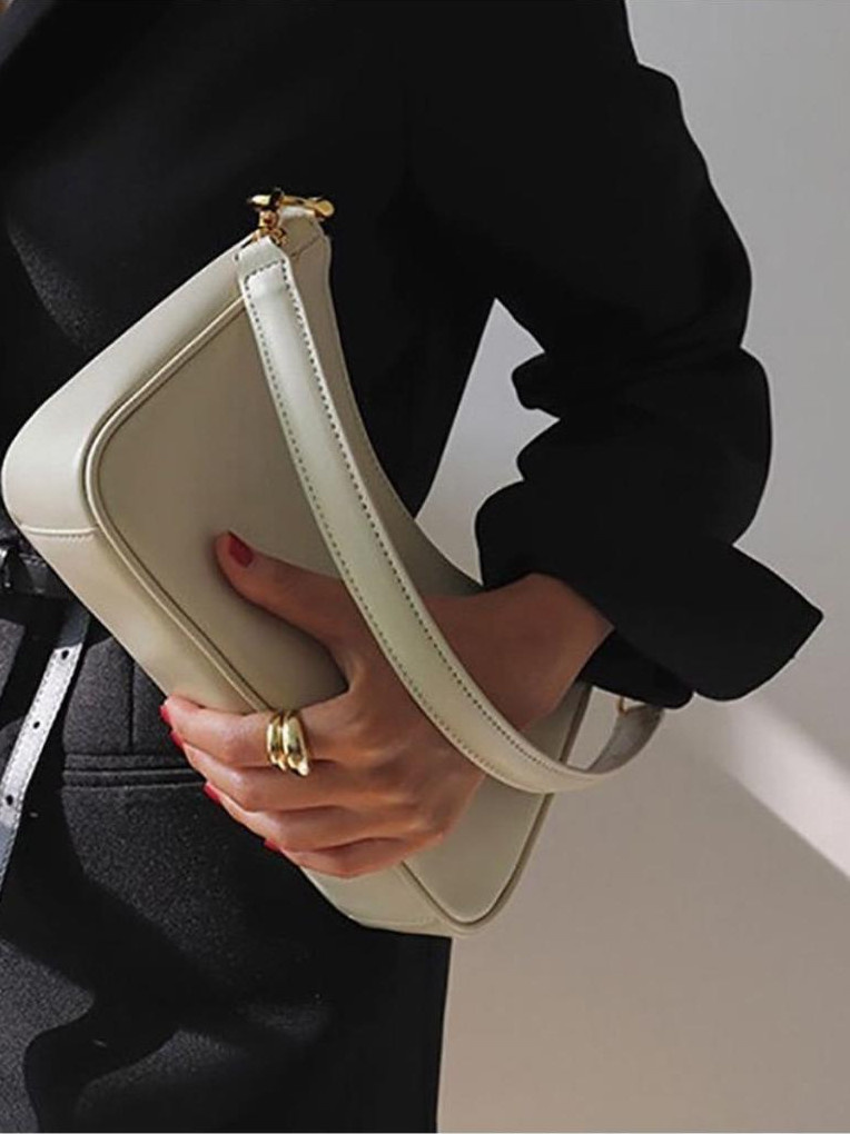 Женская сумка-багет: стильный аксессуар для повседневной жизни