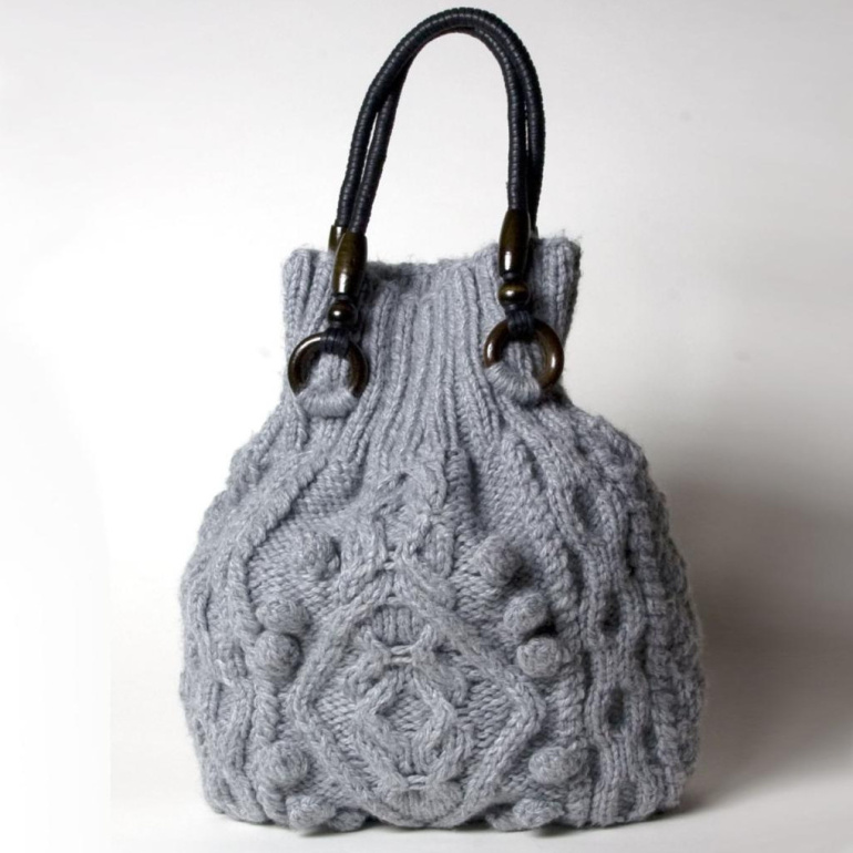 Зимняя вязаная сумка: стиль и уют