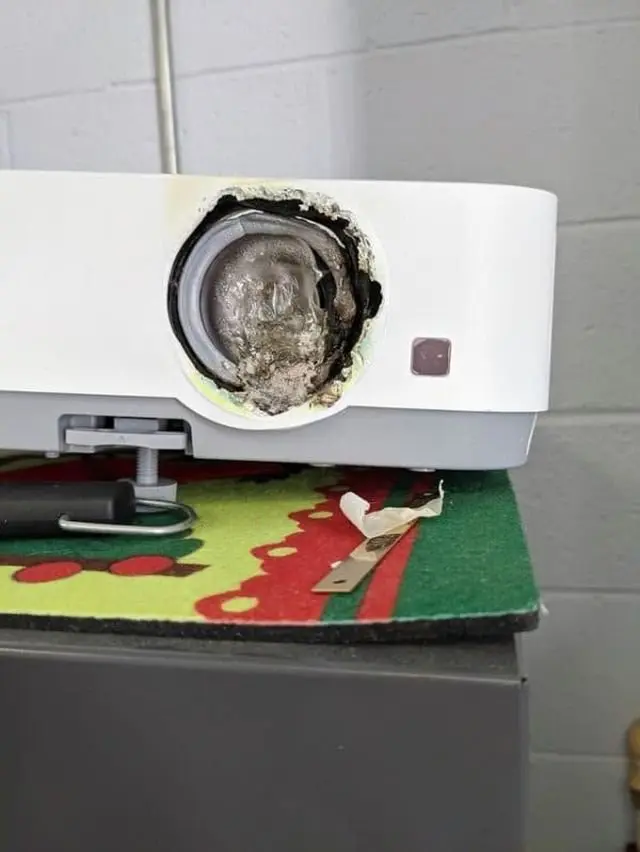 Фейлы с девайсами, смешные картинки как люди ломают свои устройства