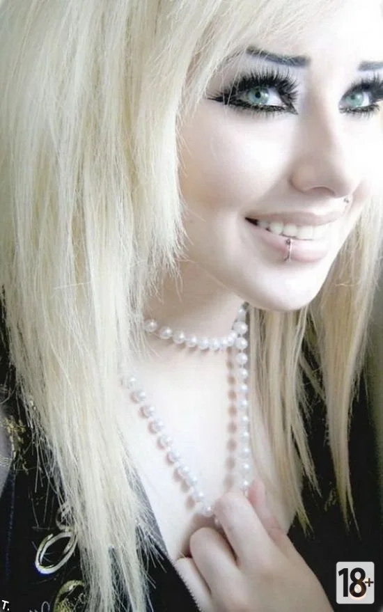 60 очаровательных представительниц субкультуры эмо.